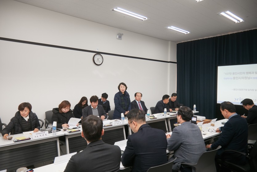 20191127 행정사무감사 현지확인(자치행정위원회)(4)-용인시정연구원.jpg