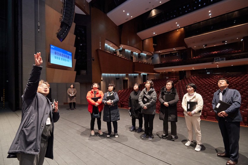 20191128 행정사무감사 현지확인(문화복지위원회)(4)-포은아트홀.jpg