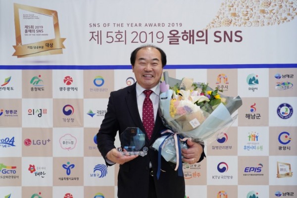 20191119 김운봉 의원, 제1회 대한민국 정책 SNS 대상 수상(1).jpg
