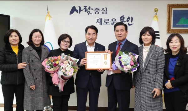 동원로얄듀크 아파트 표창.jpg