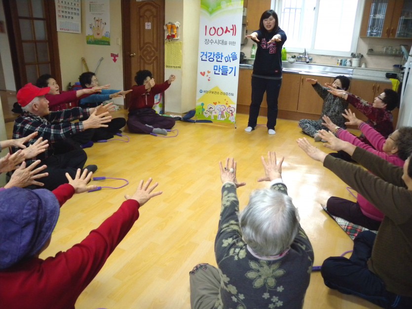 100세 건강마을 프로그램 진행모습.jpg