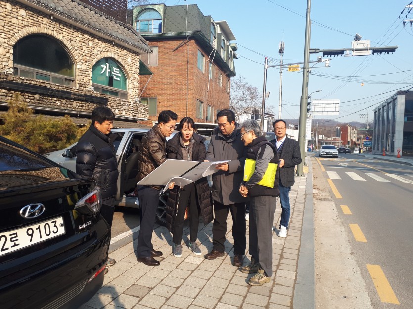 (사진) 조정권 수지구청장 고기동 도로개설 현장 방문.jpg