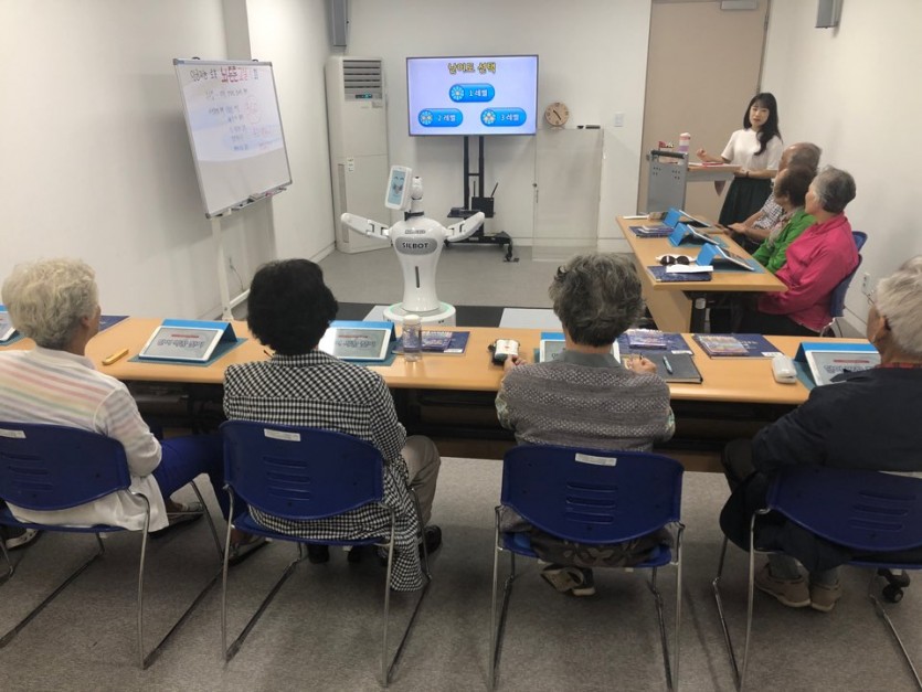 실봇을 활용한 뇌튼튼교실.jpg