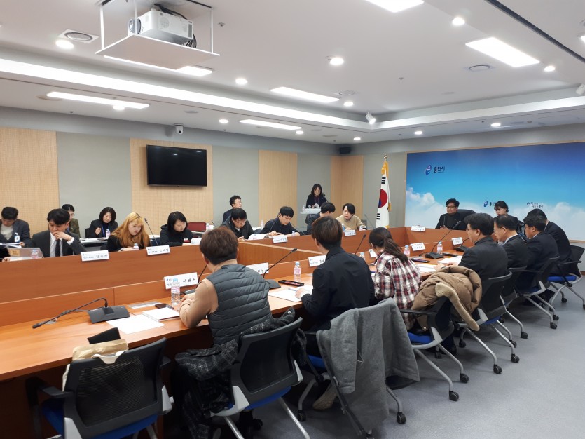 (사진) 청년정책위원회 회의 장면.jpg