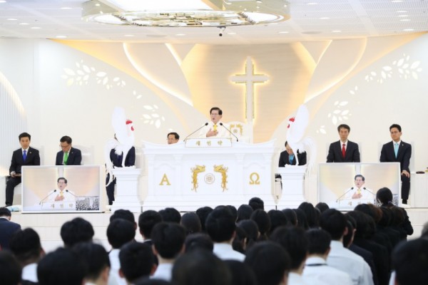 지난 1일 신천지예수교 과천교회에서 열린 송구영신 예배.JPG