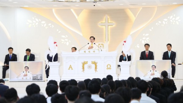 지난 1일 신천지예수교 과천교회에서 열린 송구영신 예배.JPG