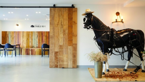 (사진) STABLE95-1 카페 내부.jpg