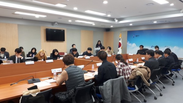 (사진) 청년정책위원회 회의 장면.jpg