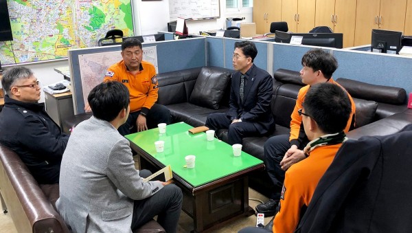(사진) 조정권 수지구청장 119안저센터 위문.jpeg