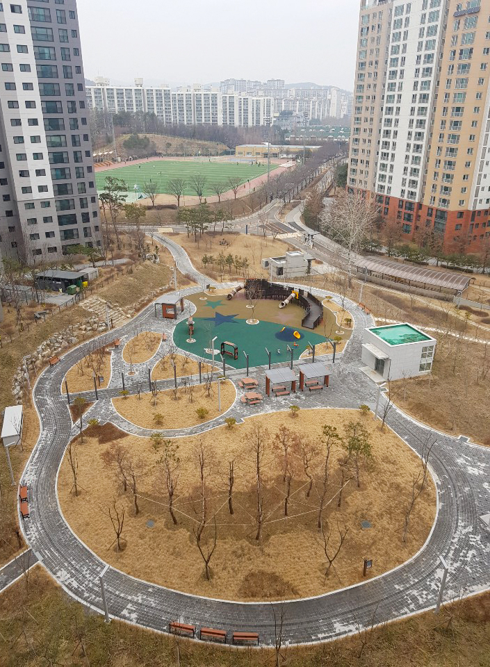 (사진) 수지파크푸르지오 기부채납 어린이 공원.jpg