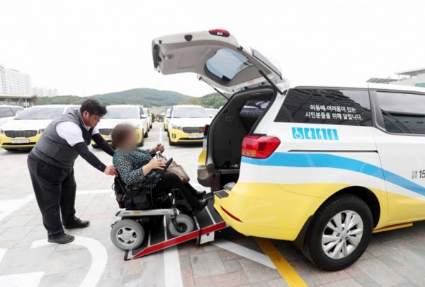용인시_교통약지_특별교통수단_차량_전달식5.jpg