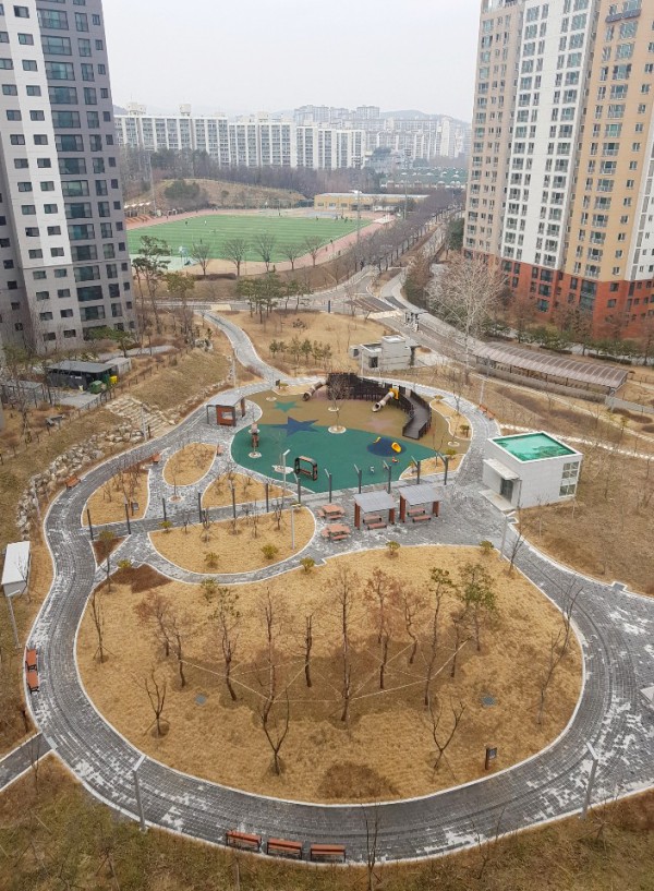 (사진) 수지파크푸르지오 기부채납 어린이 공원.jpg