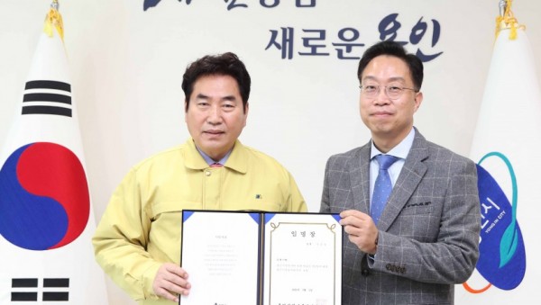 2일 용인시정연구원장 임명장 전달.jpg