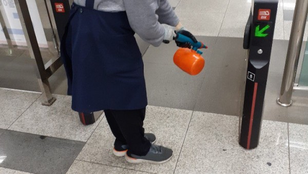 역사 내 방역활동.jpg