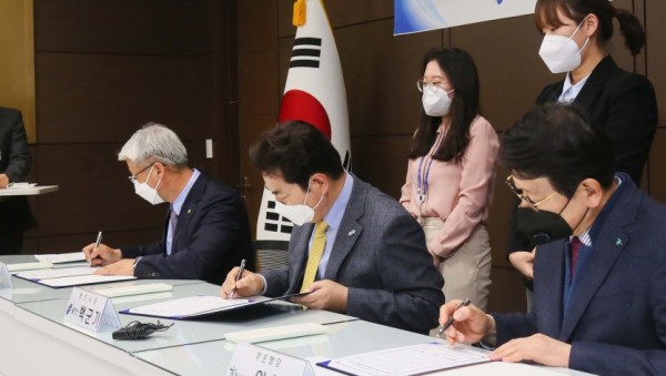 용인시·하나은행 소상공인 특례보증 매칭출연 협약식 (4).JPG