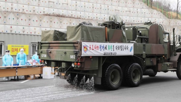 (사진) 55사단 선별진료소 방역.jpg