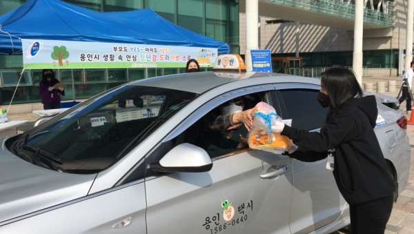 25일 드라이브스루 장난감도서관 운영.jpg