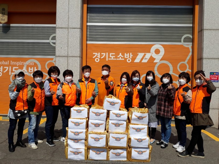 (사진) 풍덕천의용소방대 저소득어르신 반찬 배달.jpg
