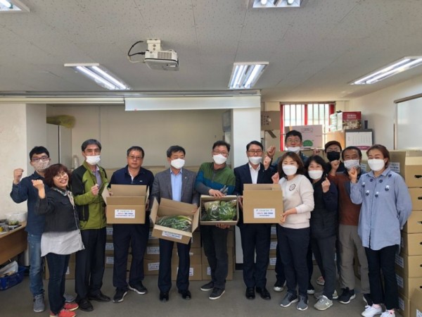 (사진) 농업인단체협의회 농산물꾸러미 포장.jpg