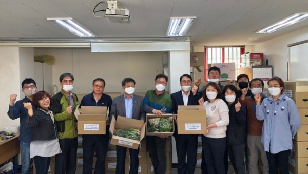 (사진) 농업인단체협의회 농산물꾸러미 포장.jpg