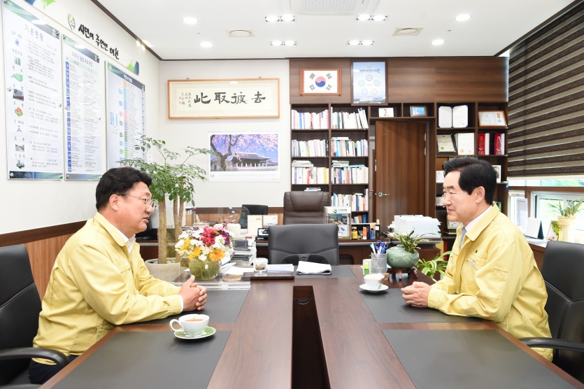 20200501_보도자료_경기도시장군수협의회 물류창고 화재 관련 이천시 방문 (1).jpg