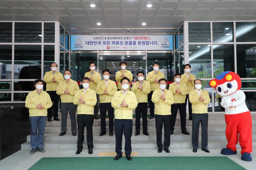 임직원 단체 사진.JPG