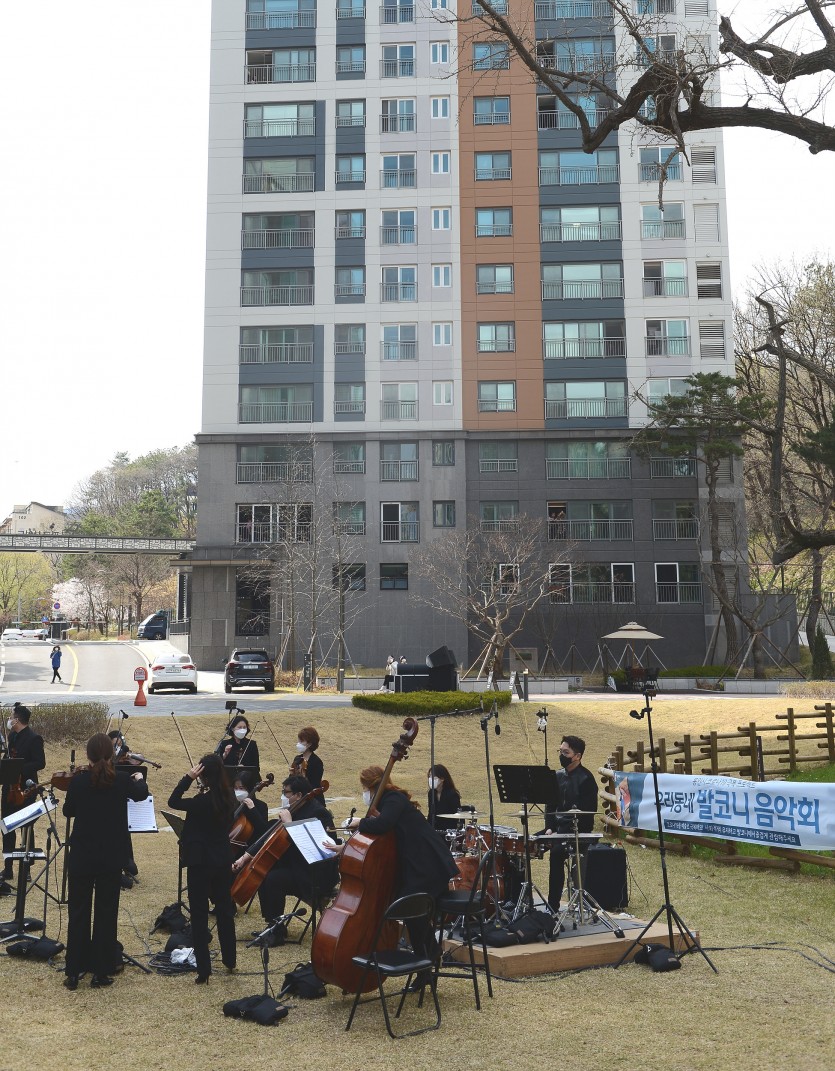 발코니음악회Ⅰ(0412,동천더샵파크사이드).jpg