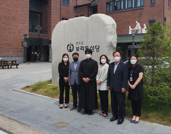 10일 보라동성당 기탁.jpg