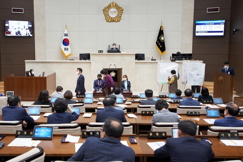 20200701 제8대 후반기 의장단 선출-02.jpg