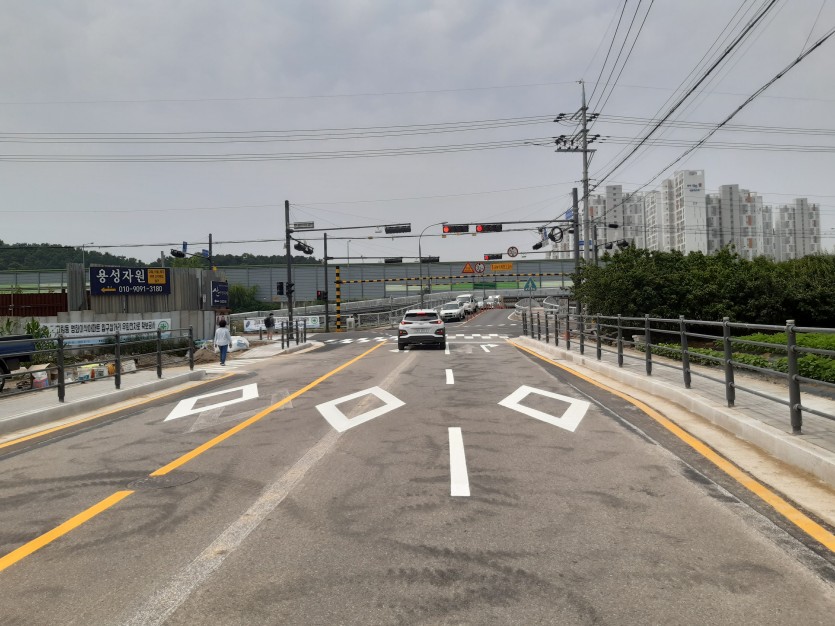 영화이삭아파트 앞 우회전 차로 신설 모습.jpg