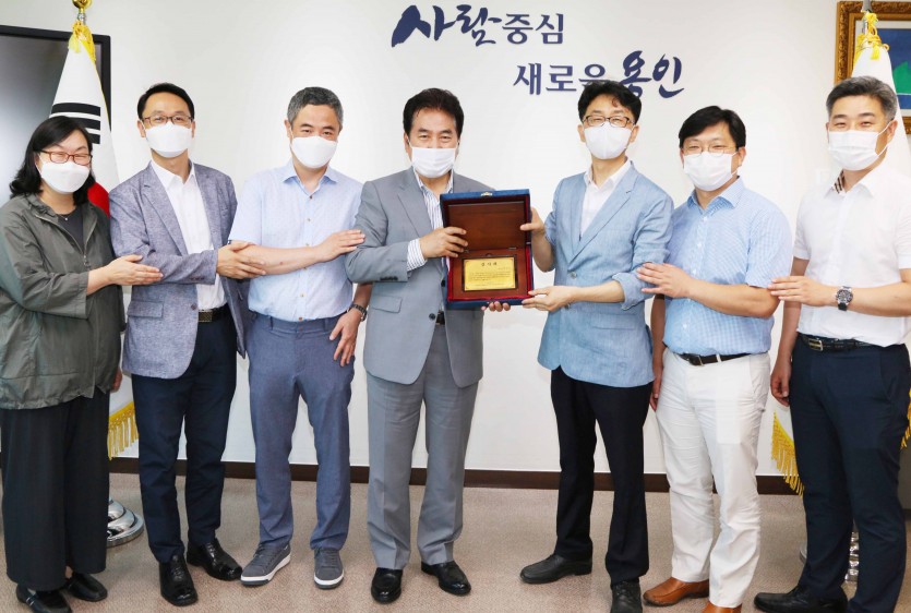 15일 성복롯데 감사패 전달식3.jpg