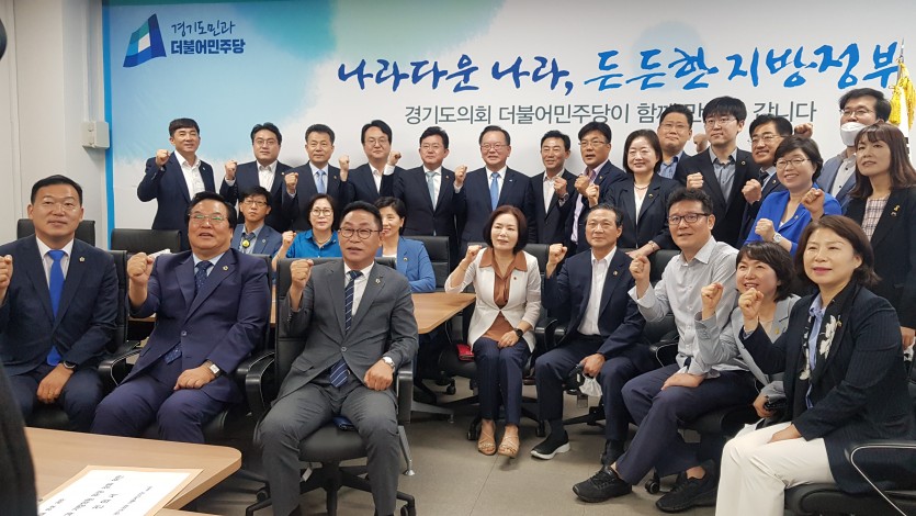단체사진.jpg