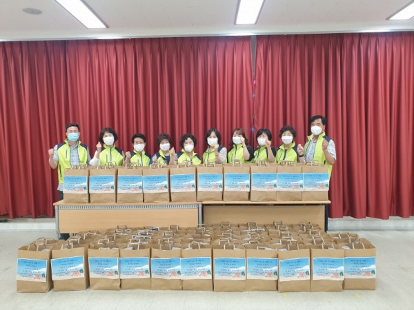 (사진) 죽전1동 지역사회보장협의체 폭염대비 물품 전달.jpg