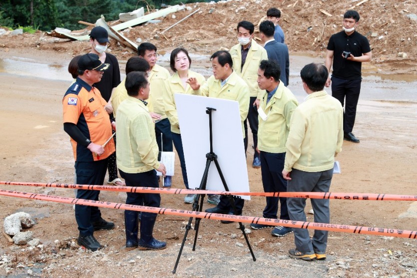 200812 장현국 의장, 경기북부 주요 침수피해 현장점검 실시사진(가평1).jpg