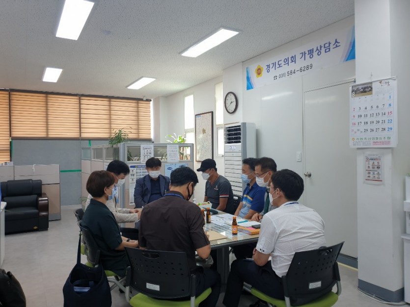 200826 김경호의원,가평상담소에서 상권 활성화 사업 정담회 사진.jpg