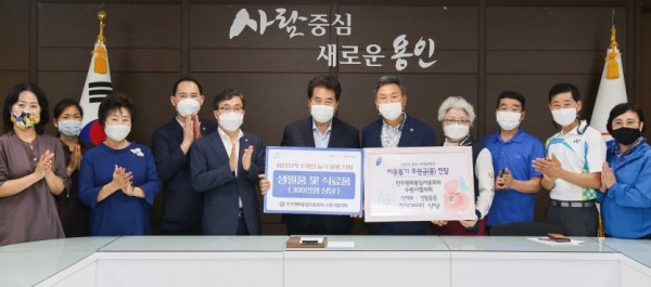이웃돕기 성품 기탁식(민주평통 수원시협의회) (1).JPG