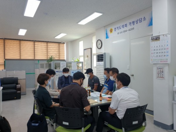 200826 김경호의원,가평상담소에서 상권 활성화 사업 정담회 사진.jpg