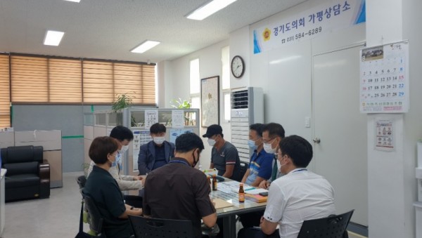 200826 김경호의원,가평상담소에서 상권 활성화 사업 정담회 사진.jpg