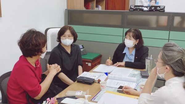 200831 정윤경 위원장, 대안학교 지원 필요성 논의.jpg