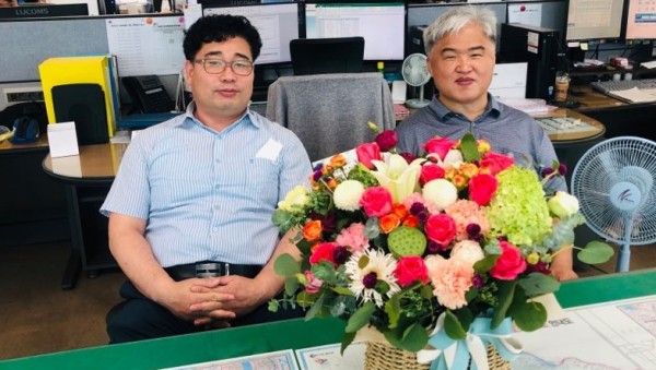 양승복 설정근 팀장.jpg
