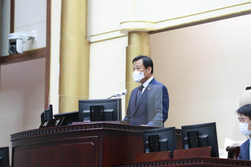 [사진추가]200901 장현국 의장, 제346회 임시회 개회사 통해 코로나 극복위한 공동노력 강조 (2).jpg