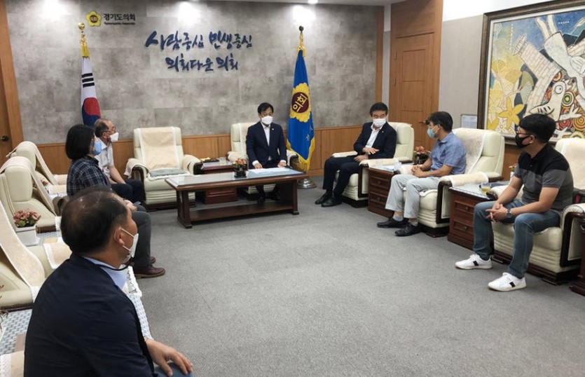200902 장현국 의장, 경기지역 공무직 고용안정 및 처우개선 논의_최종 (2).jpg
