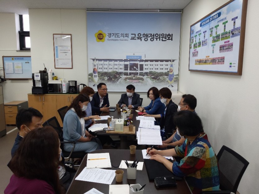 긴급회의1.jpg