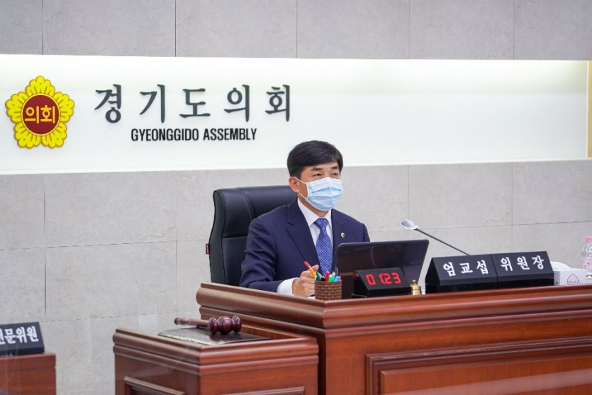 엄교섭 부위원장1 (1).jpg