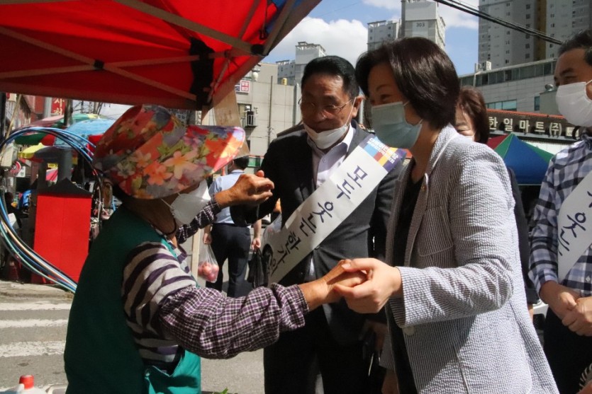 200928 오진택 의원, 화성지역 전통시장 방문 (2).jpg