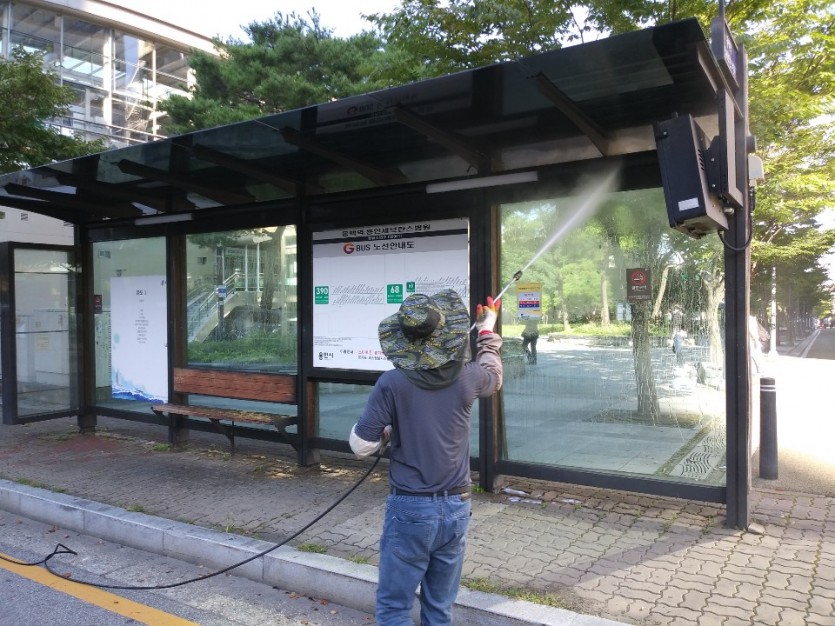 기흥구 버스정류장 고압세척기 물청소 작업.jpg