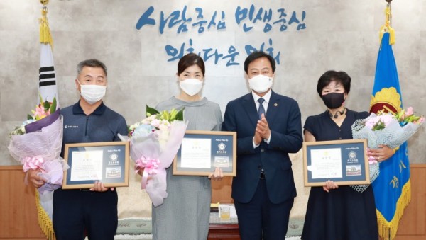 200902 장현국 의장, 제64주년 경기도의회 개원기념 유공자 표창 수여식.jpg