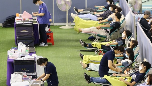 3_4일_오후_신천지교회_성도가_대구육상진흥센터에서_혈장_공여를_하고_있다_.jpg