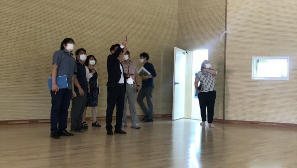 200907 김경근 의원, 남양주 덕소초 체육관 환경개선 현장방문.jpg