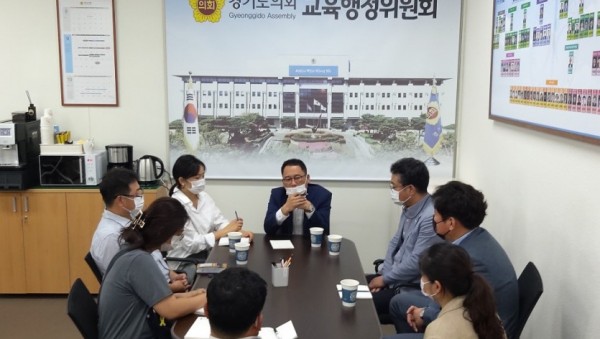 200911 안광률부위원장, 시흥 목감1중 신설을 위한 관계자 회의 사진1.jpg